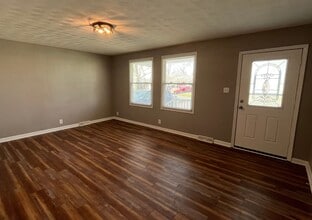 129 Troeckler Ln in Granite City, IL - Building Photo - Building Photo