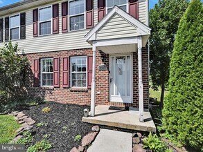 2001 Wyatt Cir in Dover, PA - Building Photo - Building Photo
