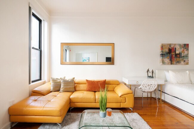 210 W 17th St in New York, NY - Building Photo - Building Photo