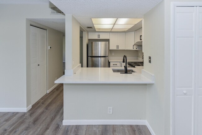 1531 SE Royal Green Cir in Port St. Lucie, FL - Building Photo - Building Photo