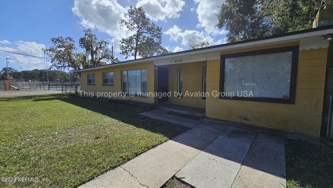 9106 Altamont Ave W in Jacksonville, FL - Foto de edificio - Building Photo