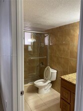 3282 W 70th St, Unit 102 in Hialeah, FL - Building Photo - Building Photo
