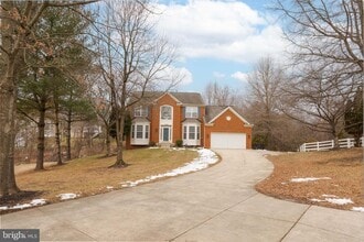 13102 Ogles Hope Dr in Bowie, MD - Foto de edificio - Building Photo