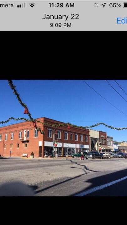 131 S 2nd St in Odessa, MO - Building Photo