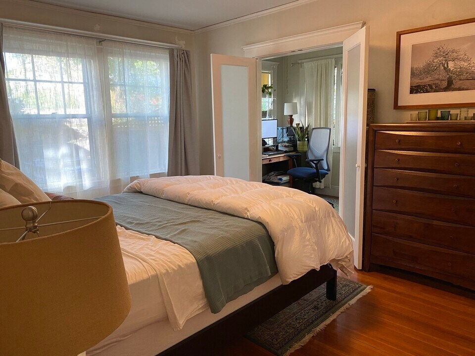 32 Russell St in Brookline, MA - Building Photo