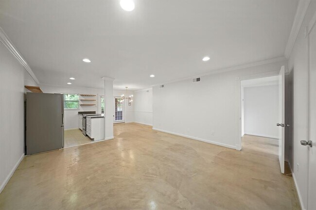 8285 Kingsbrook Rd in Houston, TX - Building Photo - Building Photo