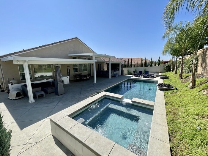 35151 Silver Leaf Ln in Murrieta, CA - Building Photo