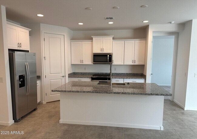 6936 W Beth Dr in Phoenix, AZ - Building Photo - Building Photo