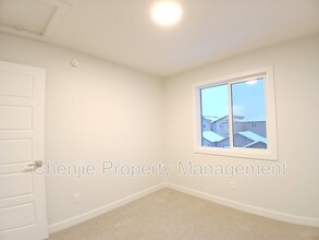 3479 Kulay Green SW in Edmonton, AB - Building Photo - Building Photo