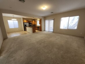 11900 Alava Ave in Las Vegas, NV - Foto de edificio - Building Photo
