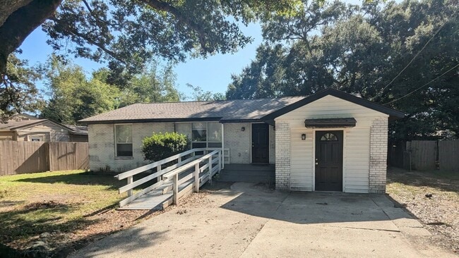 property at 121 Rue Max St