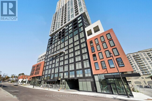 39 Mary St in Barrie, ON - Building Photo - Building Photo