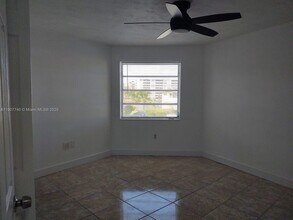 1611 NE Miami Gardens Dr in Miami, FL - Building Photo - Building Photo