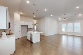 925 Plaza Ln in Lantana, TX - Building Photo - Building Photo