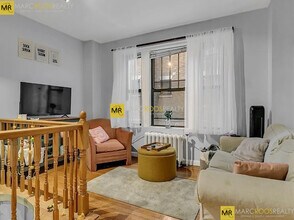 458 Park Dr, Unit 1 in Boston, MA - Foto de edificio - Building Photo