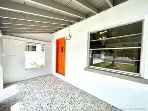 525 NW 91st St in Miami, FL - Building Photo - Building Photo