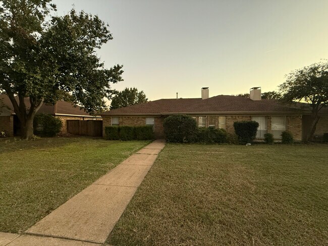 2018 Auburn Dr in Richardson, TX - Building Photo - Building Photo