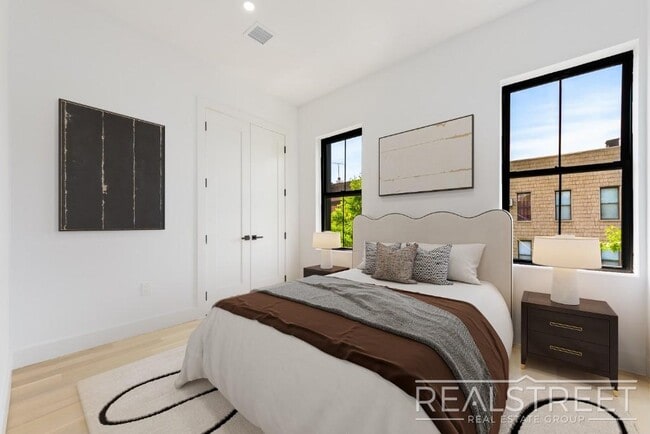 422 Humboldt St in Brooklyn, NY - Building Photo - Building Photo