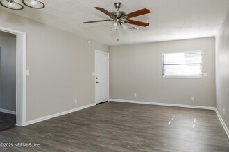 7428 Centauri Rd in Jacksonville, FL - Building Photo - Building Photo