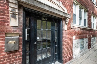 6156 S Albany Ave. Chicago IL in Chicago, IL - Building Photo - Interior Photo