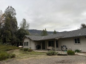 37550 Mountain Lakes Rd in Oakhurst, CA - Building Photo