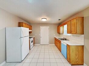 276 Village Dr in Mcdonough, GA - Foto de edificio - Building Photo