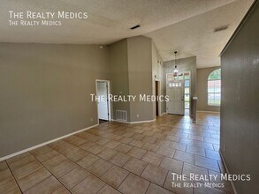 1004 N Magee Creek Ct in Oviedo, FL - Building Photo - Building Photo