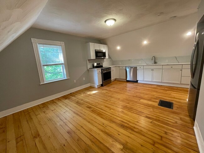 35 Cameron Ave, Unit 3A
