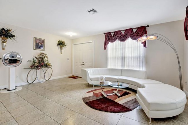 5078 SW 183rd Ave in Miramar, FL - Building Photo - Building Photo