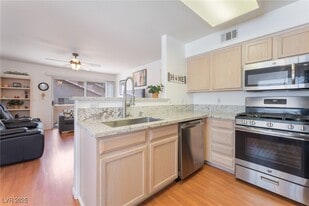 5259 Caspian Springs Dr in Las Vegas, NV - Building Photo