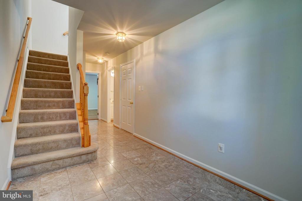 6388 James Harris Way in Centreville, VA - Building Photo