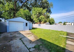 1761 E Milton Ave in Hazel Park, MI - Building Photo - Building Photo