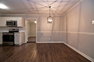 2410 Valley Dr in Brenham, TX - Building Photo - Building Photo