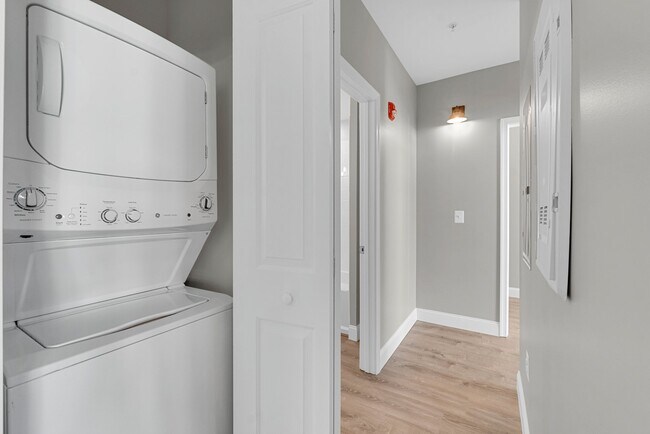 109 W. Lexington St. Apartments photo'