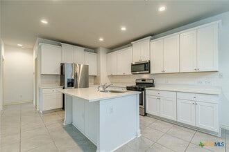 124 Mary Max Cir in San Marcos, TX - Building Photo - Building Photo