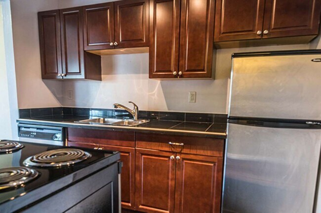 967 Collinson St in Victoria, BC - Building Photo - Building Photo