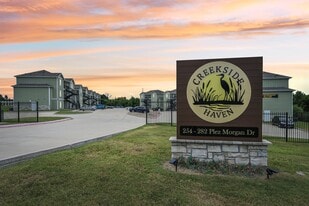 Creekside Haven in Montgomery, TX - Building Photo