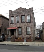 652 Hemlock St in Brooklyn, NY - Building Photo