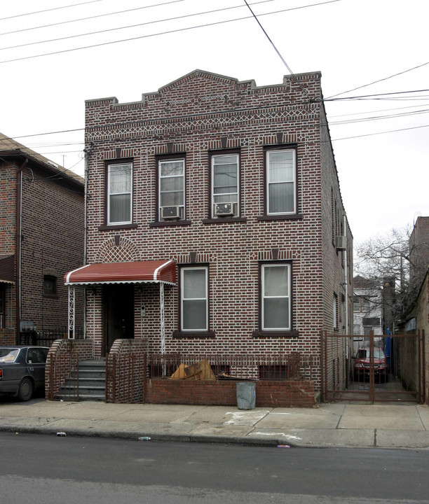 652 Hemlock St in Brooklyn, NY - Foto de edificio