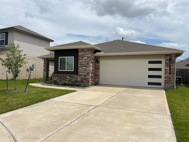 8107 Sugar Cane Ln in Arcola, TX - Building Photo - Building Photo