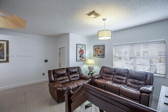 16618 NW 73rd Ave in Miami Lakes, FL - Building Photo - Building Photo