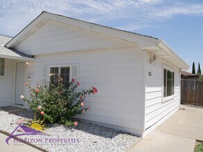 2221 Rhoda Way in Rancho Cordova, CA - Building Photo - Building Photo