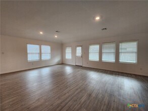 414 Fairy Duster Dr in New Braunfels, TX - Foto de edificio - Building Photo