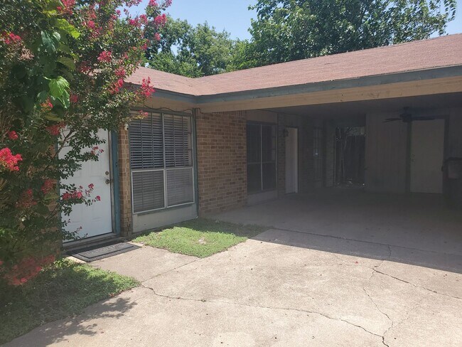 property at 1708.1710 Rawhide Loop