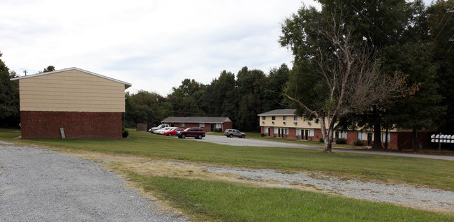 Parker Place in Greensboro, NC - Building Photo - Building Photo