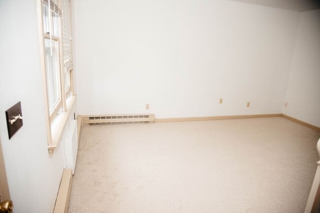 1077 Donegal Springs Rd in Mount Joy, PA - Building Photo - Building Photo
