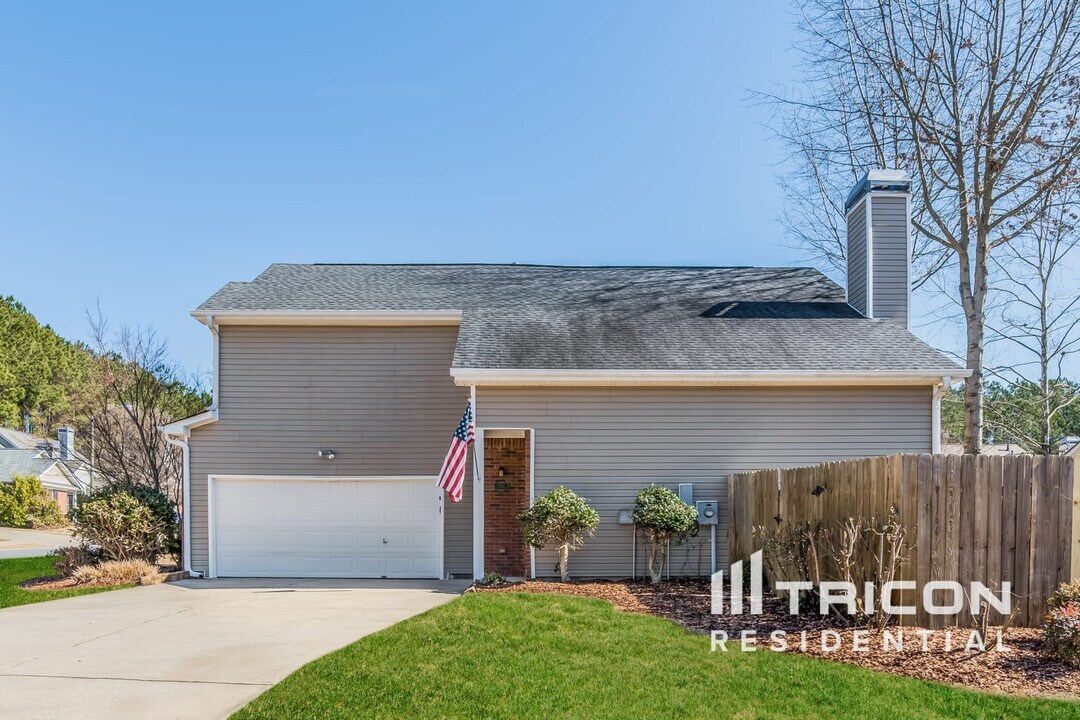136 Grove Park Ln in Woodstock, GA - Building Photo