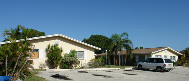 4818 Lucaya Dr in Cape Coral, FL - Building Photo - Building Photo