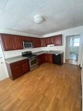 21 Bentley St in Boston, MA - Foto de edificio - Building Photo