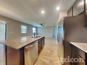 4035 Wayfarer Wy in Palmetto, FL - Foto de edificio - Building Photo